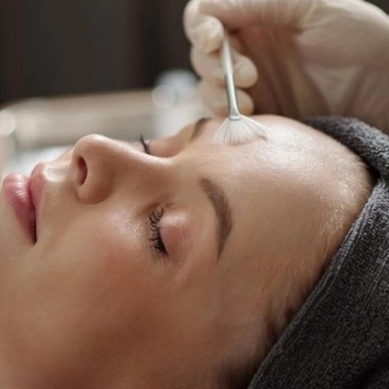 Пировиноградный пилинг: преимущества и сравнение с другими кислотами